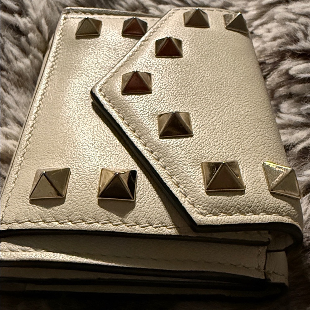 Valentino Garavani Studded Envelope Wallet - Cream Leather 🔥Rare🔥 - Picture 7 of 7